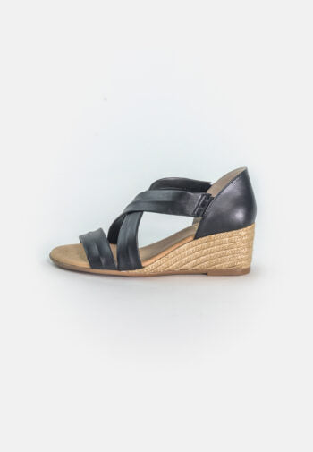517/5-Wedged sandal with heel in and rope detail on sole